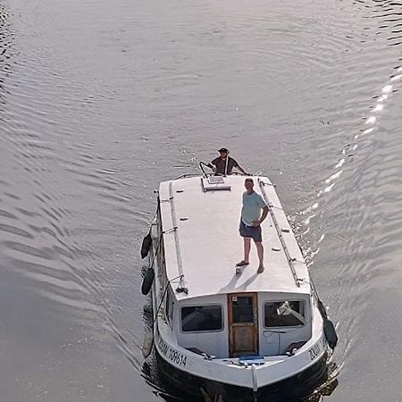 Zouw Hausboat Zakotven -Pouze Ubytovani 拉贝河畔罗乌德尼采 外观 照片