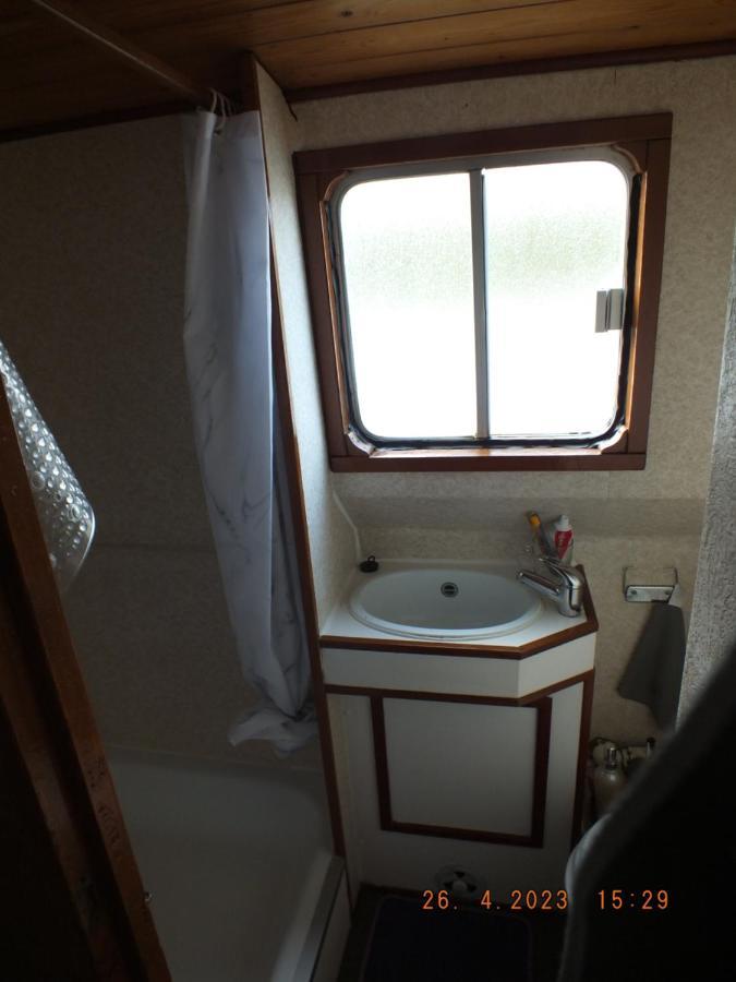 Zouw Hausboat Zakotven -Pouze Ubytovani 拉贝河畔罗乌德尼采 外观 照片