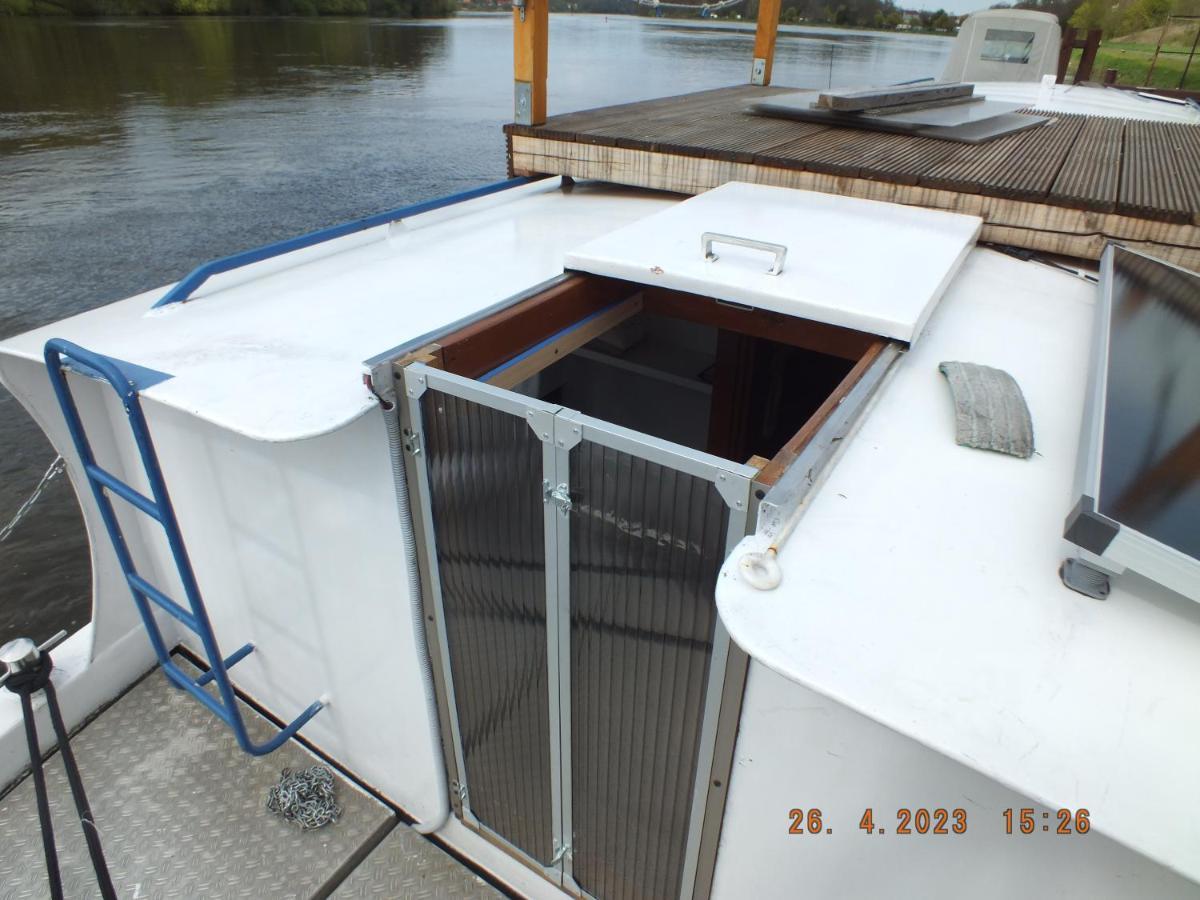 Zouw Hausboat Zakotven -Pouze Ubytovani 拉贝河畔罗乌德尼采 外观 照片