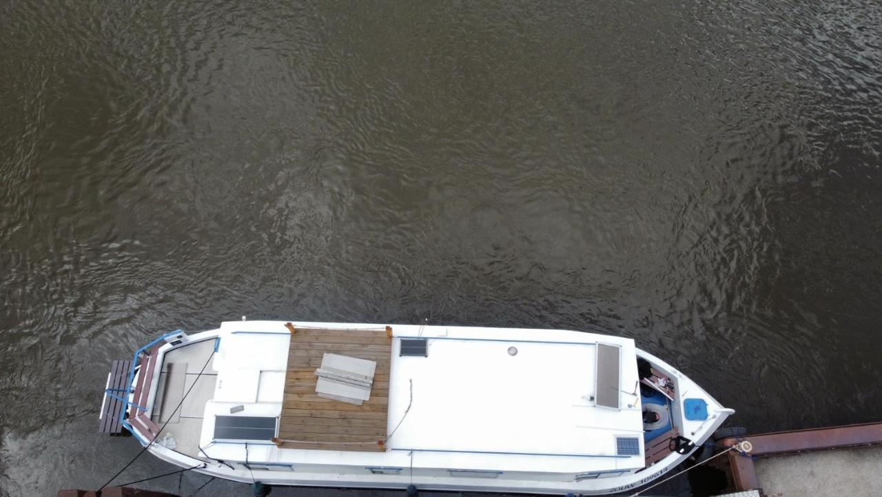 Zouw Hausboat Zakotven -Pouze Ubytovani 拉贝河畔罗乌德尼采 外观 照片